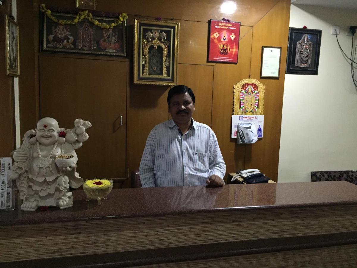 Hotel Suprabath Towers Tirupati Luaran gambar